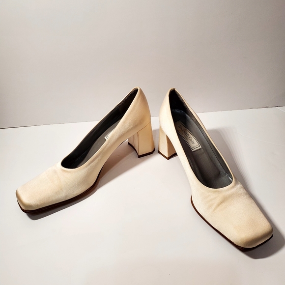 KENNETH COLE Heels Pumps - Picture 4 of 16